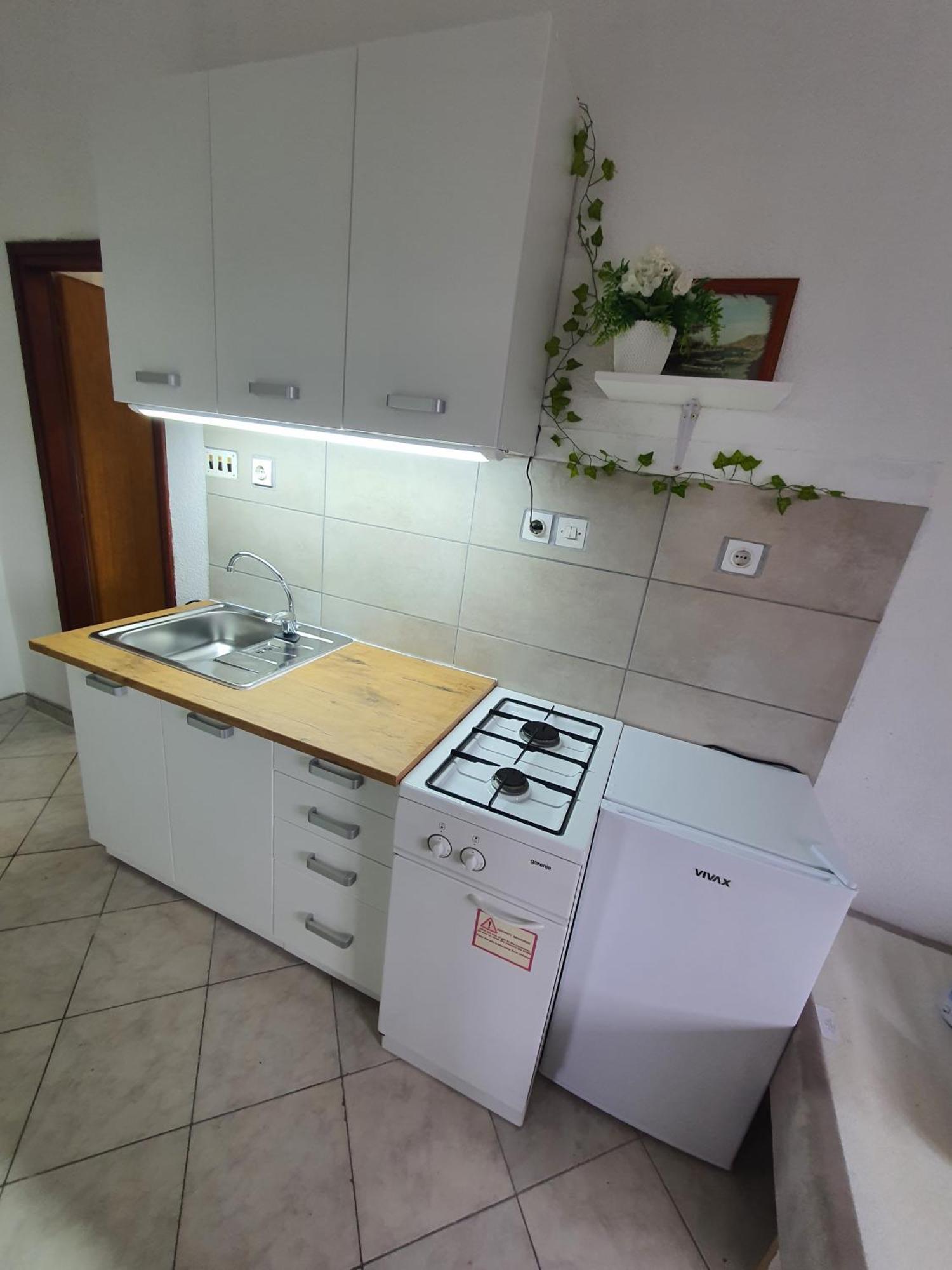 - Buffet 2b Apartment