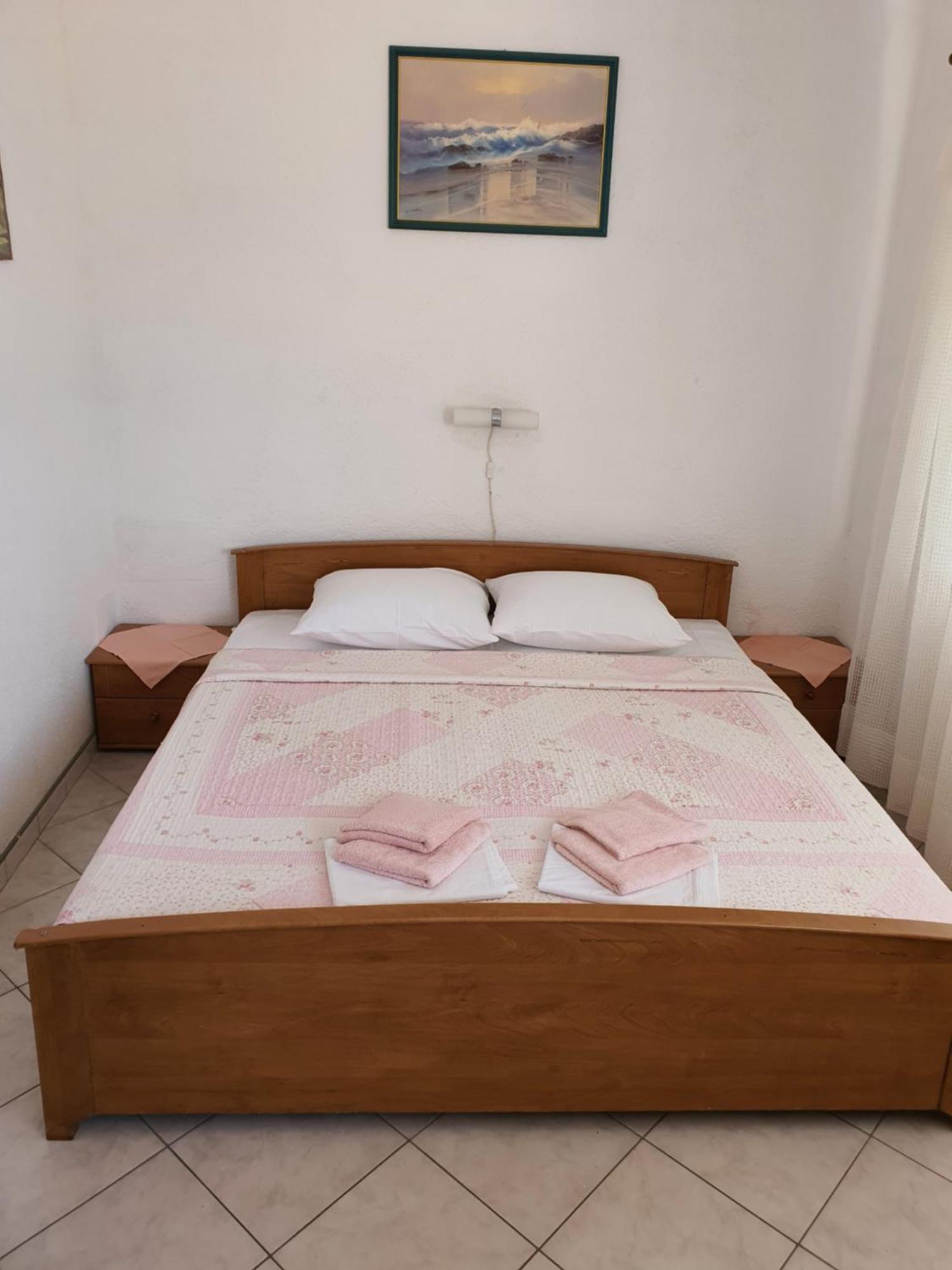 - Buffet 2b Apartment