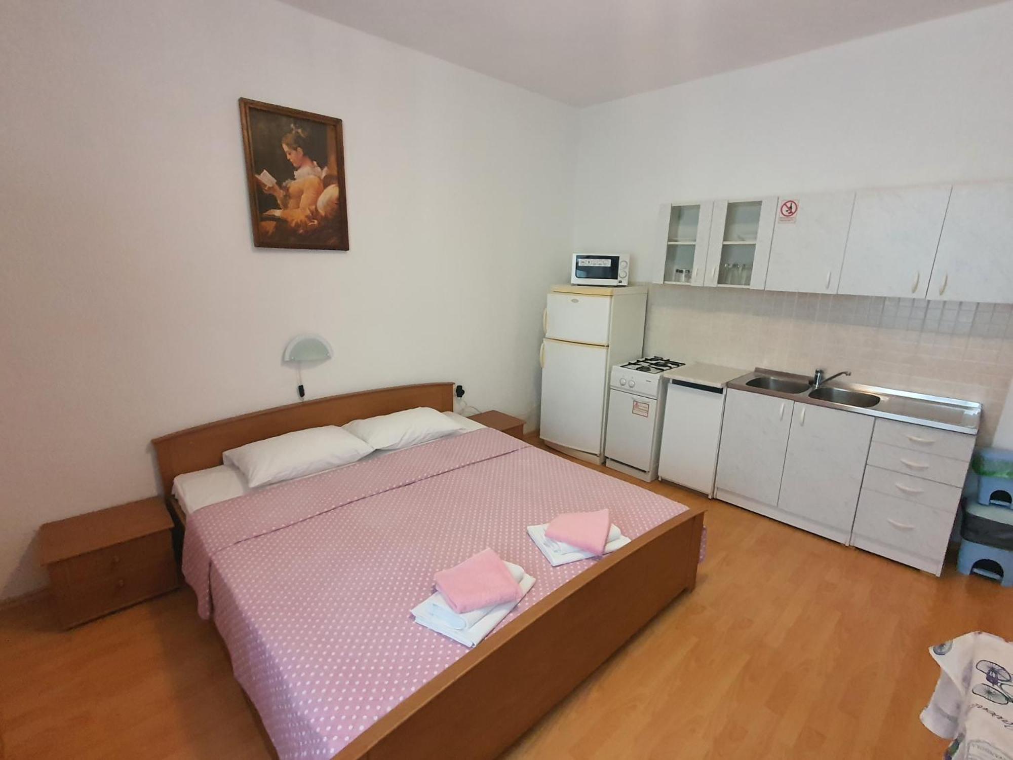 Apartment Buffet 2b