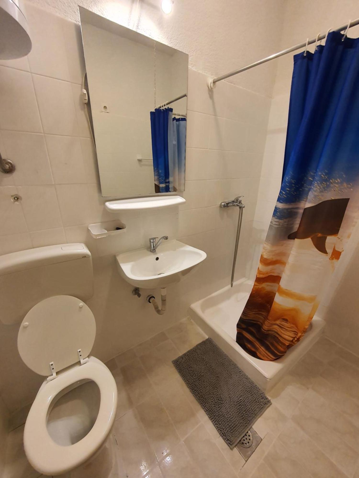 - Buffet 2b Apartment