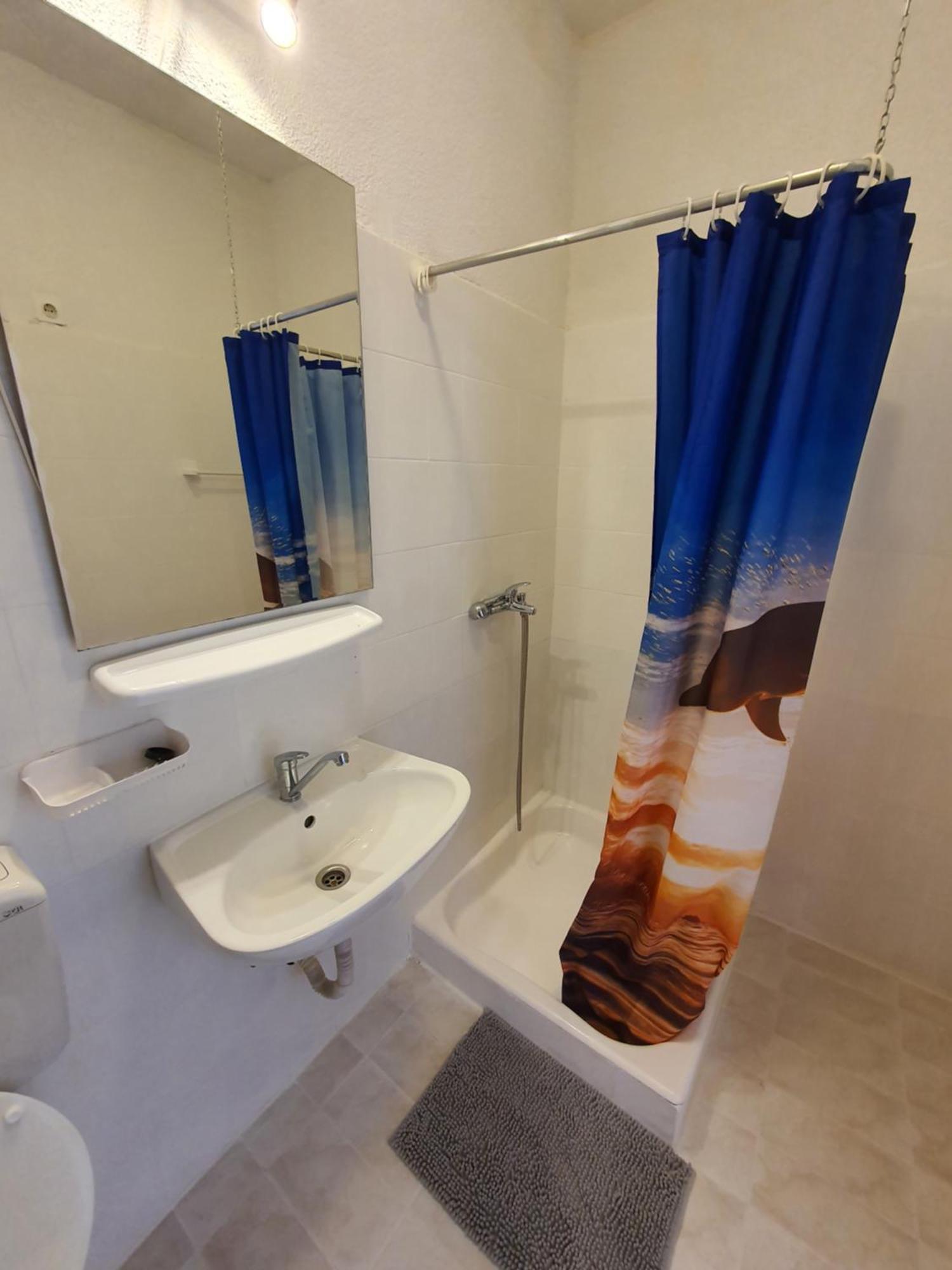 - Buffet 2b Apartment *