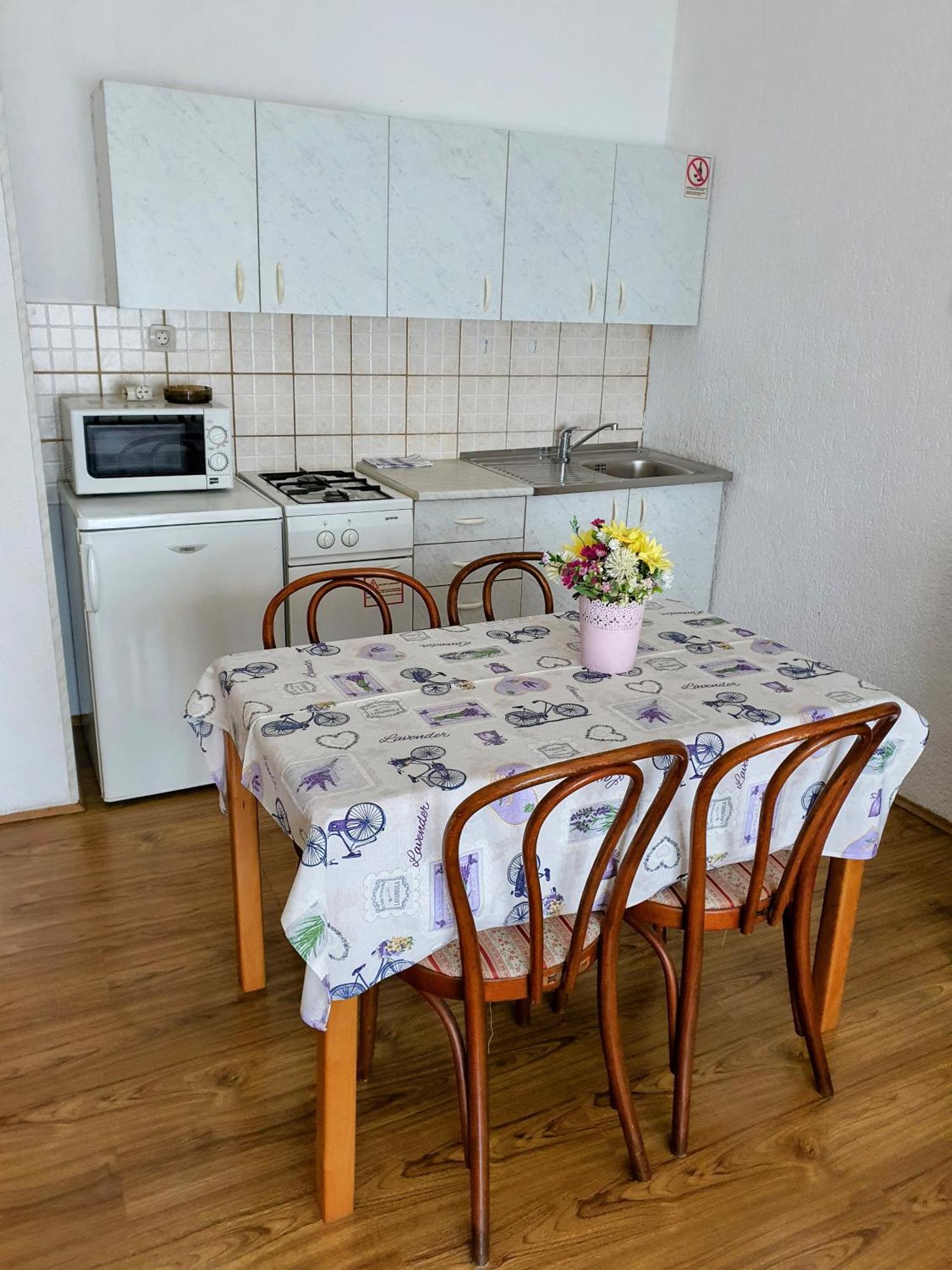 Buffet 2b Apartment