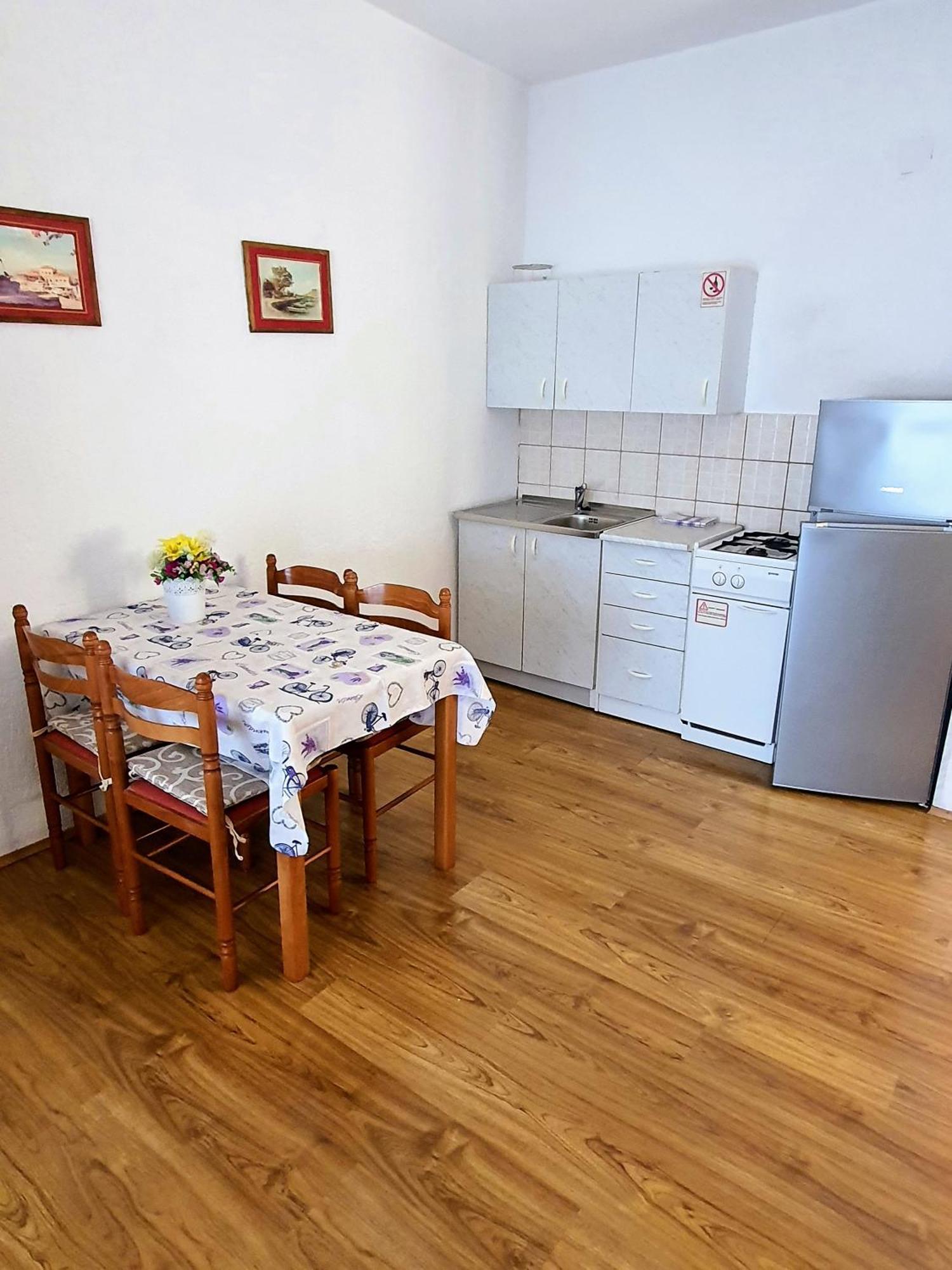 Apartment - Buffet 2b Sveti Juraj
