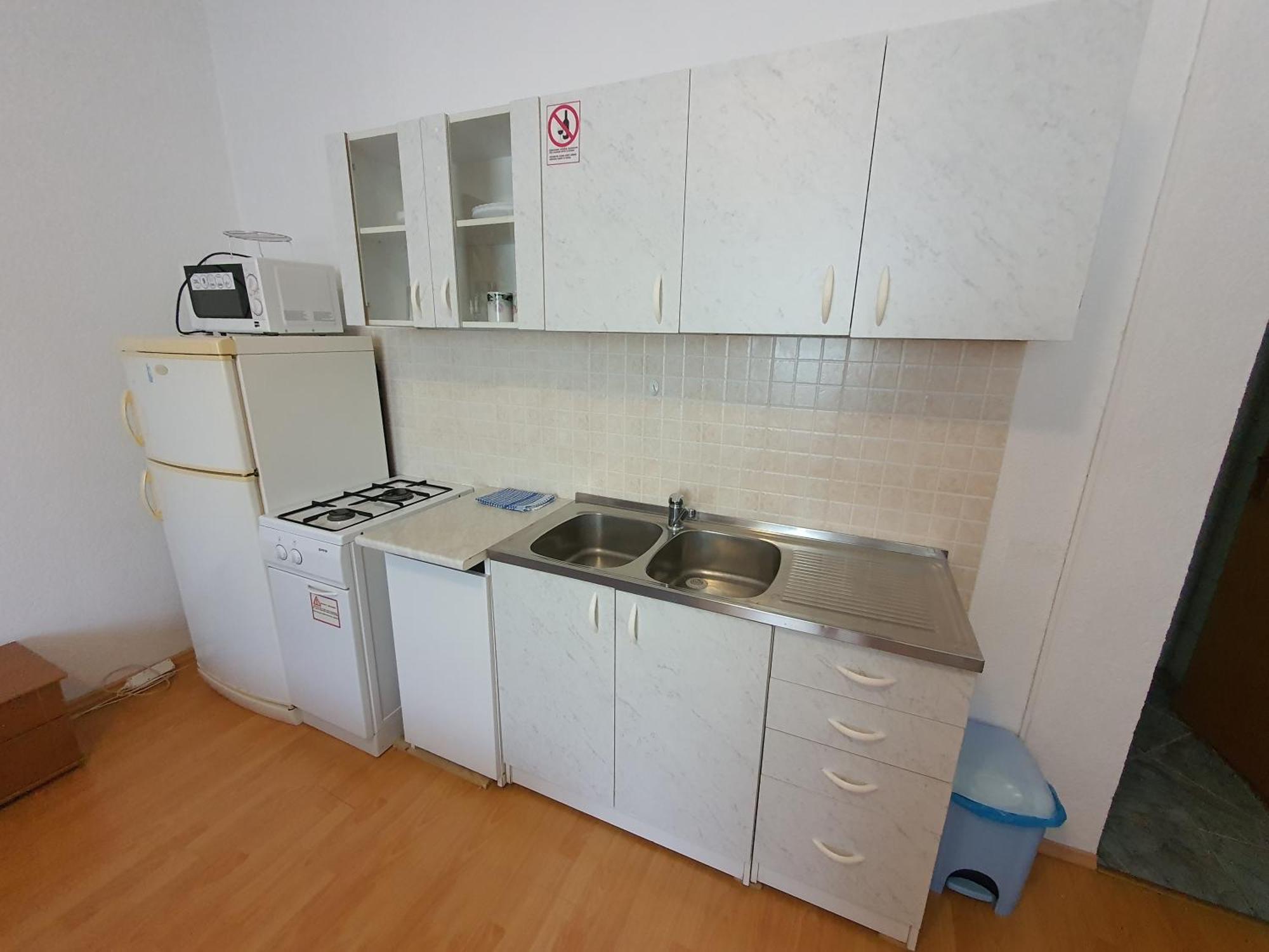 Apartment Buffet 2b